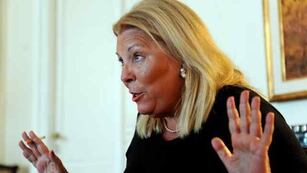 Carrió contra Javier Milei: “Ni usted, ni su hermana, ni Santiago Caputo leyeron la Constitución”