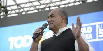 El gobernador participó de un encuentro de mujeres en Los Gutiérrez