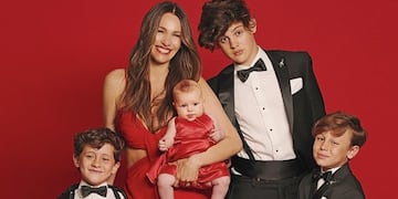 Pampita junto a sus hijos en Navidad. (Instagram).