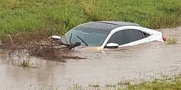 El conductor del Honda Civic abandonó el auto y se dio a la fuga