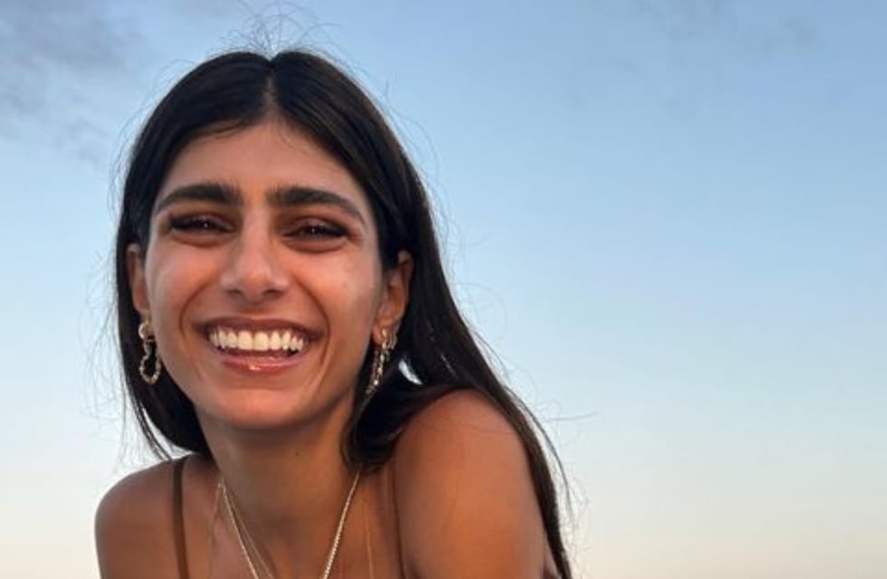 Reapareció Mia Khalifa con una microbikini plateada que derritió la nieve