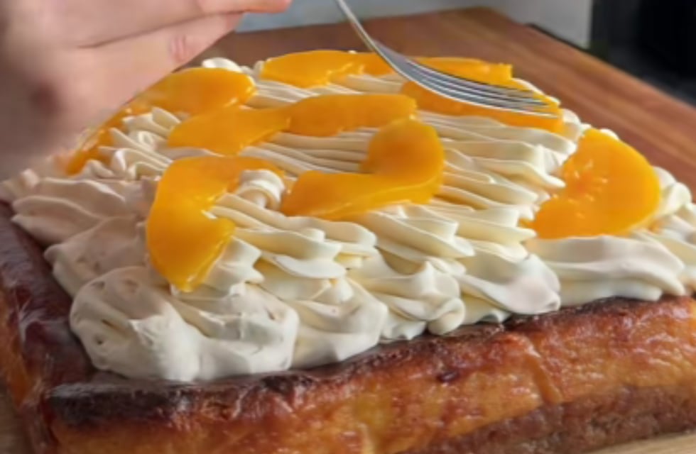 Cómo hacer una torta de duraznos fresca y súper cremosa: la receta con solo 7 ingredientes ideal para el verano
