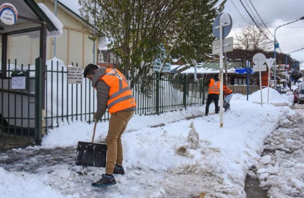 Ushuaia: recuerdan la obligatoriedad de mantener limpias de nieve y hielo las veredas