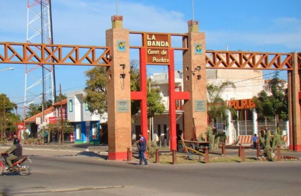 Santiago del Estero: colgó un pasacalle para evitar un matrimonio y el mensaje se volvió viral