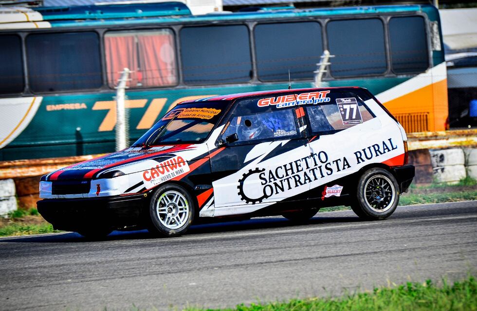 Nicolás Rosales corre la quinta fecha de la Uno Competizione del Córdoba Pista en el Cabalén