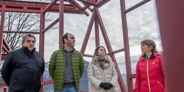 Omar Becerra junto con Mauro Pérez Toscani y Cecilia Fiocchi en la obra de la sede de la Alianza Francesa.
