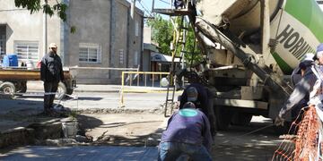 Reparación de pavimento en Buchardo y Urquiza