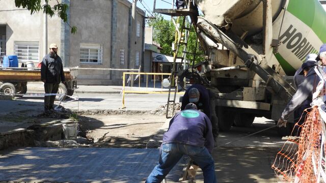 Reparación de pavimento en Buchardo y Urquiza