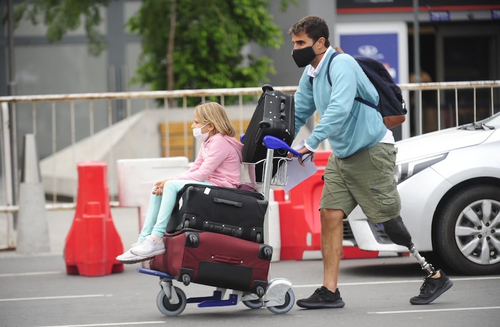 Ezeiza: detectaron un caso positivo de coronavirus en un vuelo proveniente de Miami