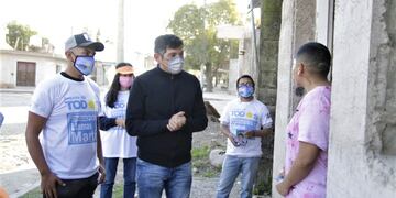 El dirigente justicialista Martín Llamas, candidato a concejal de San Salvador de Jujuy, en campaña.