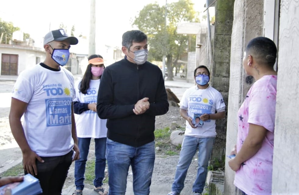 “Somos gente común, trabajadores como ustedes”, dice Martín Llamas a los vecinos