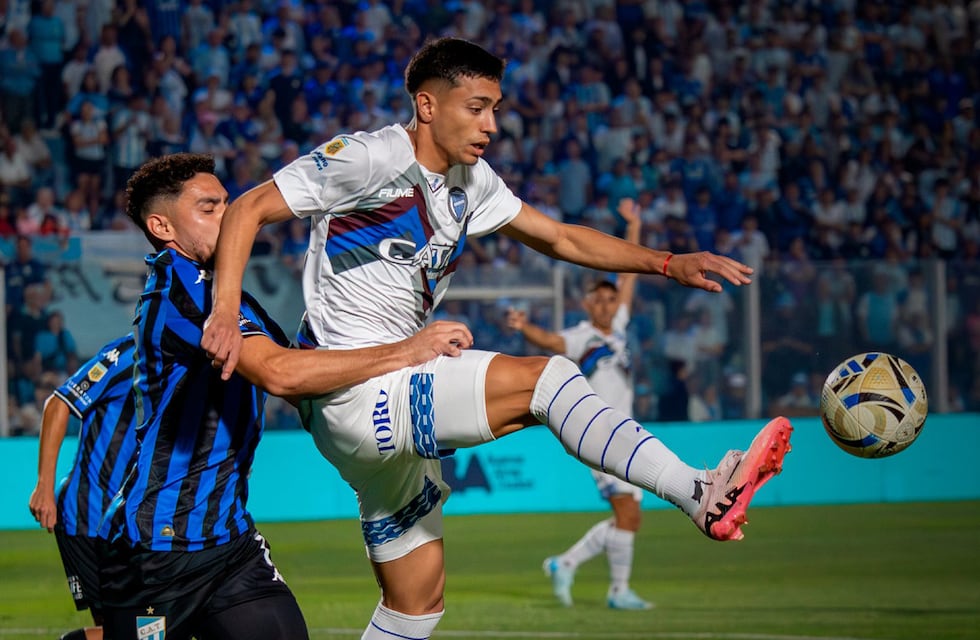 El triunfo en Tucumán que festejaron Talleres e Instituto, por la permanencia