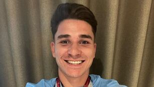 Julián Álvarez arribó a Argentina.