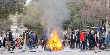 Protestas y represión en Jujuy por la aprobación y jura de la reforma constitucional jujeña (Telam)