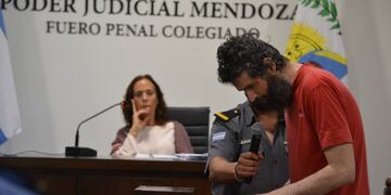 La jueza Laura Guajardo escucha a Gil Pereg durante el juicio por jurados. (Gentileza / Prensa Poder Judicial de Mendoza)