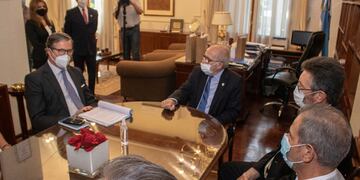 El Rector de la UNT José García, junto al Vicerrector, Sergio Pagani, recibieron la visita del Embajador de Alemania Ulrich Sante