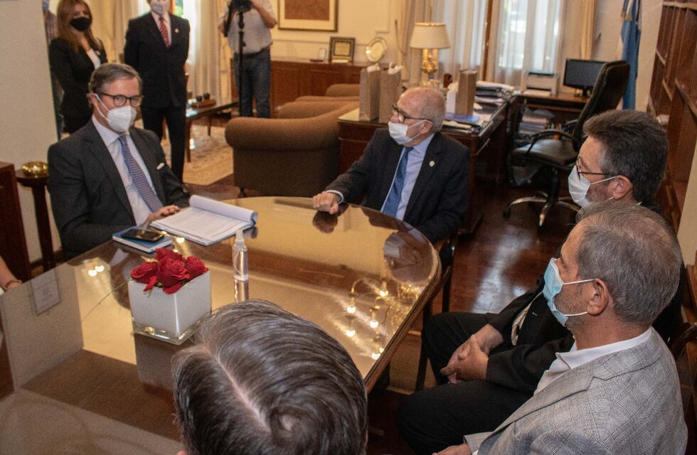 El Rector de la UNT José García, junto al Vicerrector, Sergio Pagani, recibieron la visita del Embajador de Alemania Ulrich Sante
