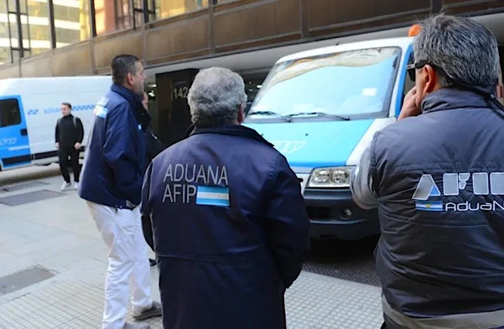 El dólar blue volvió a subir y realizaron nuevos allanamientos en “cuevas” del microcentro porteño