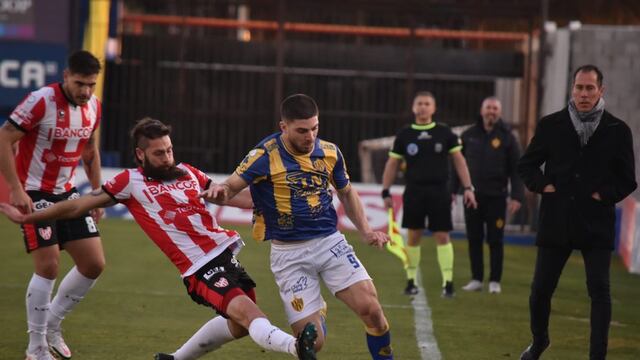 Ezequiel Parnisari quiere parar al delantero Donato, del Bohemio