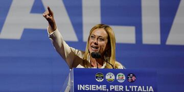 Rome (Italy), 22/09/2022.- Leader of Italian party Fratelli d'ÄôItalia (Brothers of Italy) Giorgia Meloni attends the center-right closing rally of the campaign for the general elections at Piazza del Popolo, in Rome, Italy, 22 September 2022. Italy will hold its general snap elections on 25 September 2022 to elect a new Prime Minister. (Elecciones, Italia, Roma) EFE/EPA/GIUSEPPE LAMI