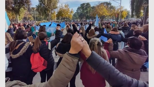 Este miércoles, hubo otra movilización de docentes autoconvocados sanjuaninos en la que decidieron no ir a paro esta semana.