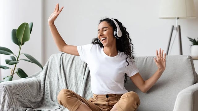 Qué problemas a la salud genera usar los auriculares por mucho tiempo.