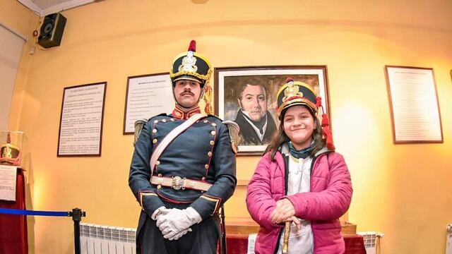 Niños y niñas visitaron la muestra histórica sobre San Martín en la Casa Beban