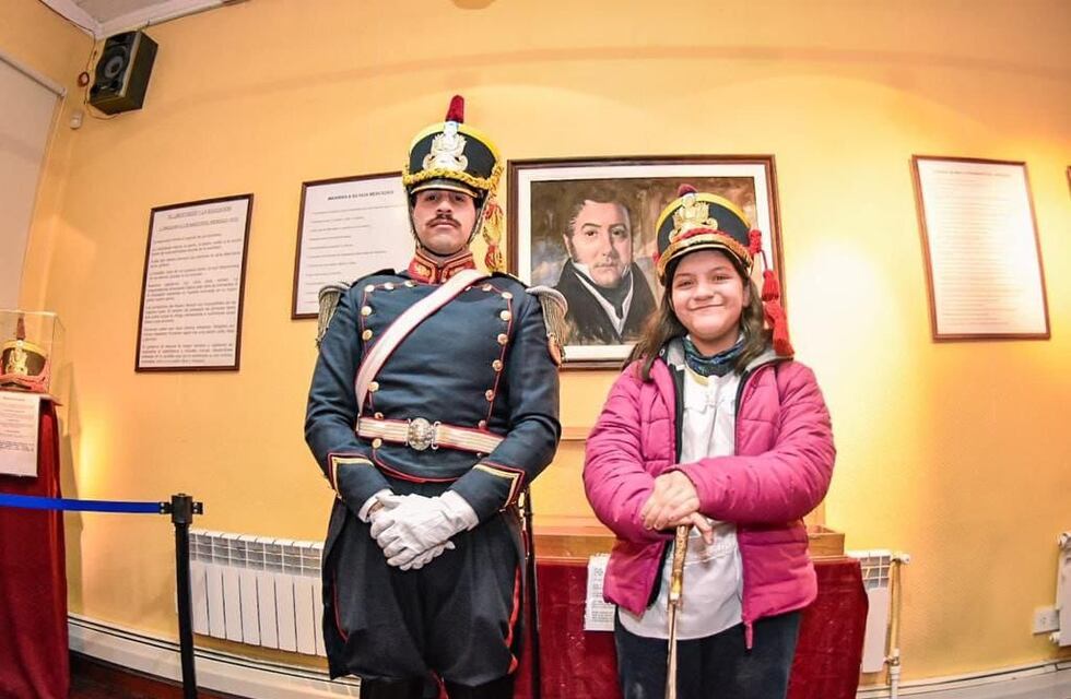 Niños y niñas visitaron la muestra histórica sobre San Martín en la Casa Beban