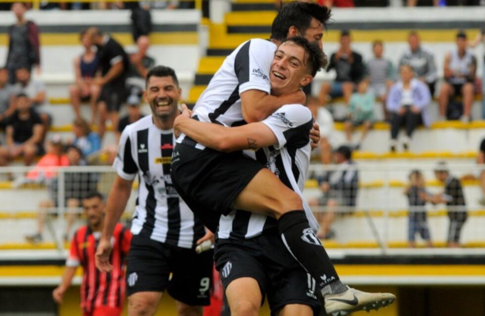 Federal “A”: Liniers obtuvo su primera victoria y Villa Mitre sigue puntero.