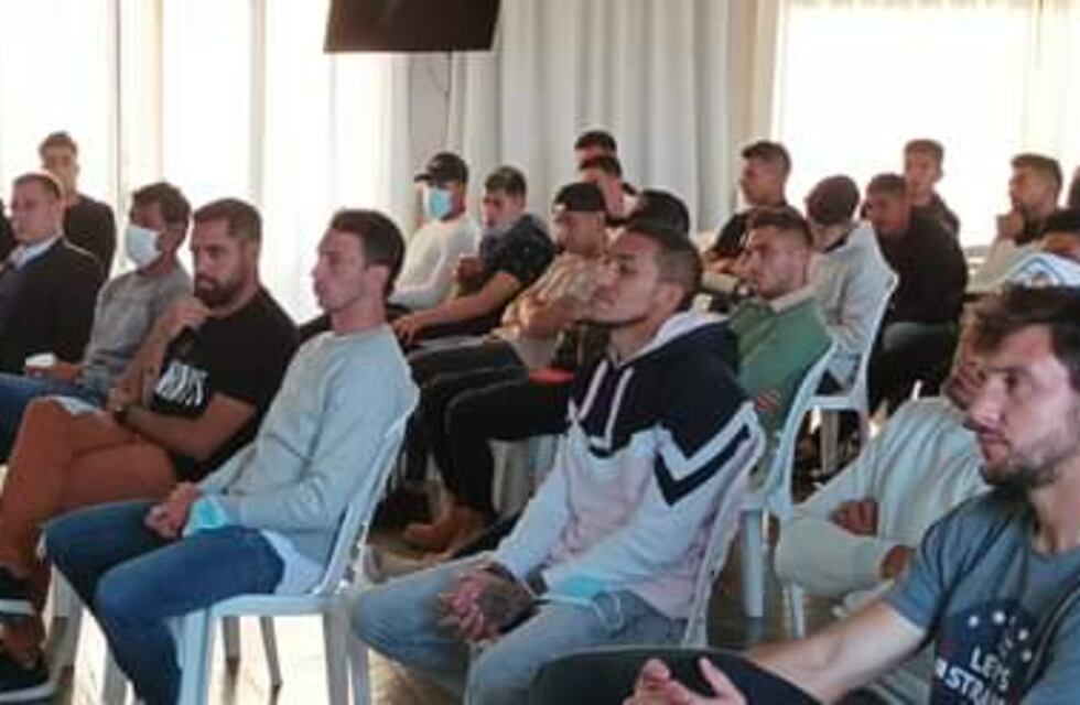 El plantel de San Martín se capacitó sobre la Ley Micaela