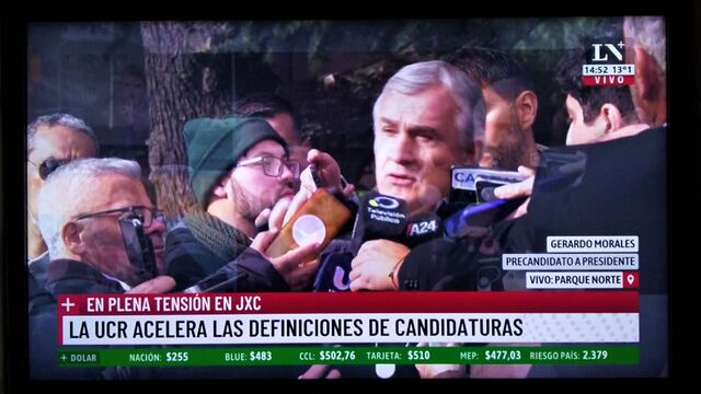 Gerardo Morales, presidente de la UCR, llega a la Convención Nacional partidaria reunida este lunes en Buenos Aires.