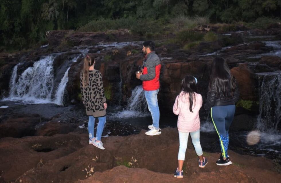Fin de semana largo: El Salto Tabay recibió turistas