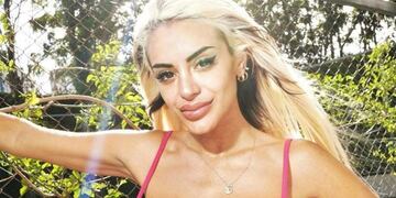 Anto Pane jugó con su sensualidad en Instagram con un top sin breteles y de escote profundo.