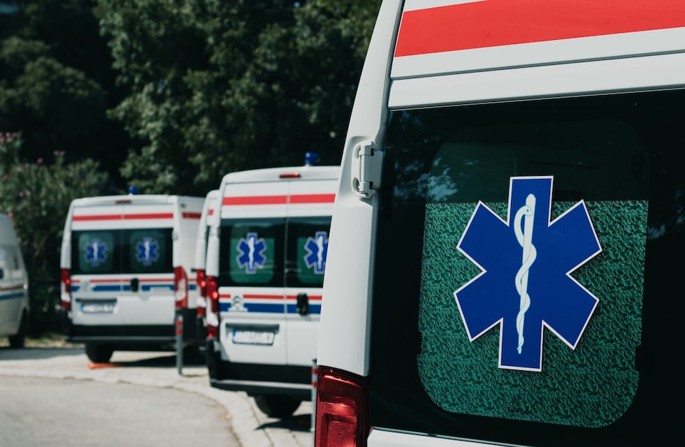 Increíble: llevaba pan, alcohol y asado en una ambulancia del hospital