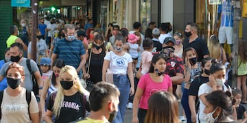 Por las compras navideñas el centro se vio repleto de gente.