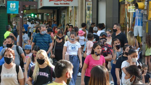 Por las compras navideñas el centro se vio repleto de gente.