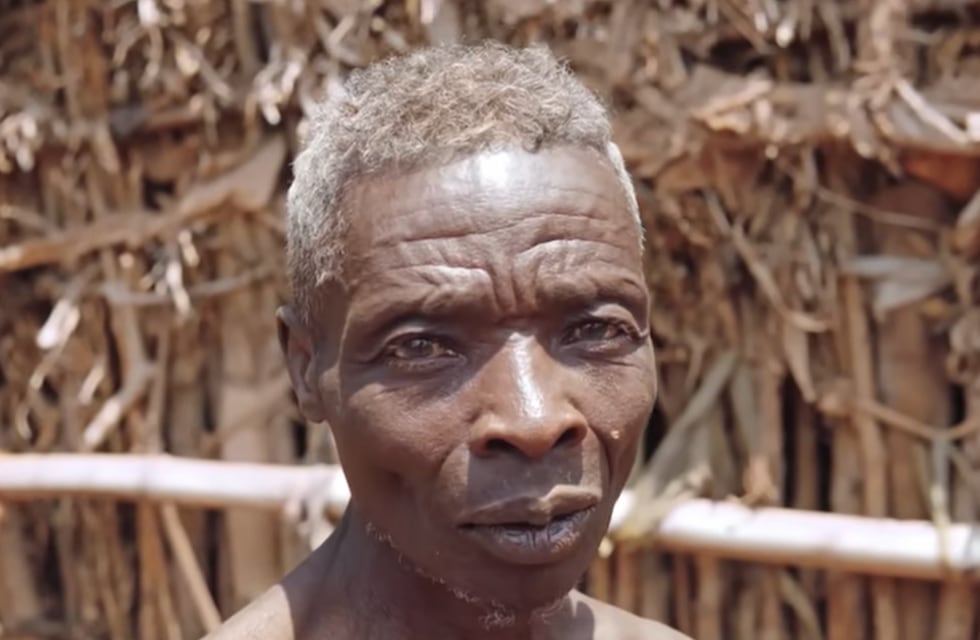 Vive encerrado hace 55 años por miedo a las mujeres: la historia real que nadie puede creer