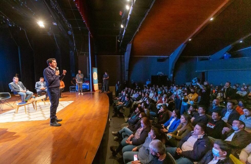 Wado de Pedro participó de un conversatorio en la Sala Nini Marshall