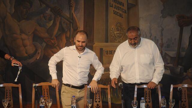 Martin Guzman 
Ministro de Economía junto a la CGT en azopardo , Hector Daher , Pablo Moyano
Clarin