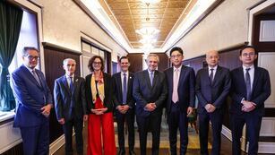 El presidente mantuvo reuniones con representantes de empresas mineras y de energías renovables en Shanghai.