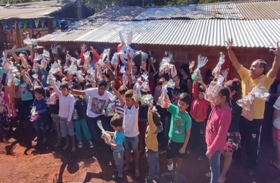 La Municipalidad de Eldorado entregó obsequios a niños en barrios de la localidad