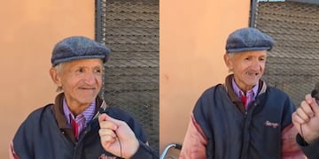 Hombre de 70 años hace mandados con su bicicleta.