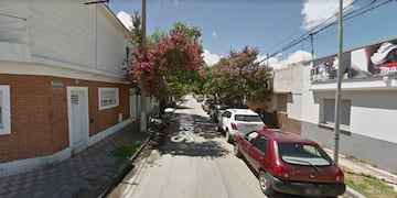 Un delincuente irrumpió en una vivienda y le cortó el cuello a la dueña.