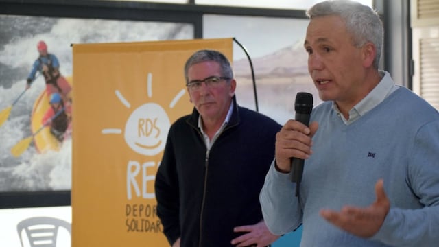 Red Deporte Solidario: Eduardo Martín junto a Federico Chiapetta, subsecretario de Deportes de Mendoza en el lanzamiento de la asociación.