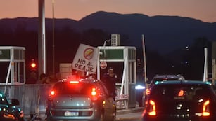 Protesta de vecinos de La Calera en el peaje (Facundo Luque / La Voz)