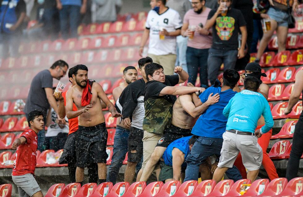 Tras la tragedia en Querétaro, la liga de México suspendió el fútbol