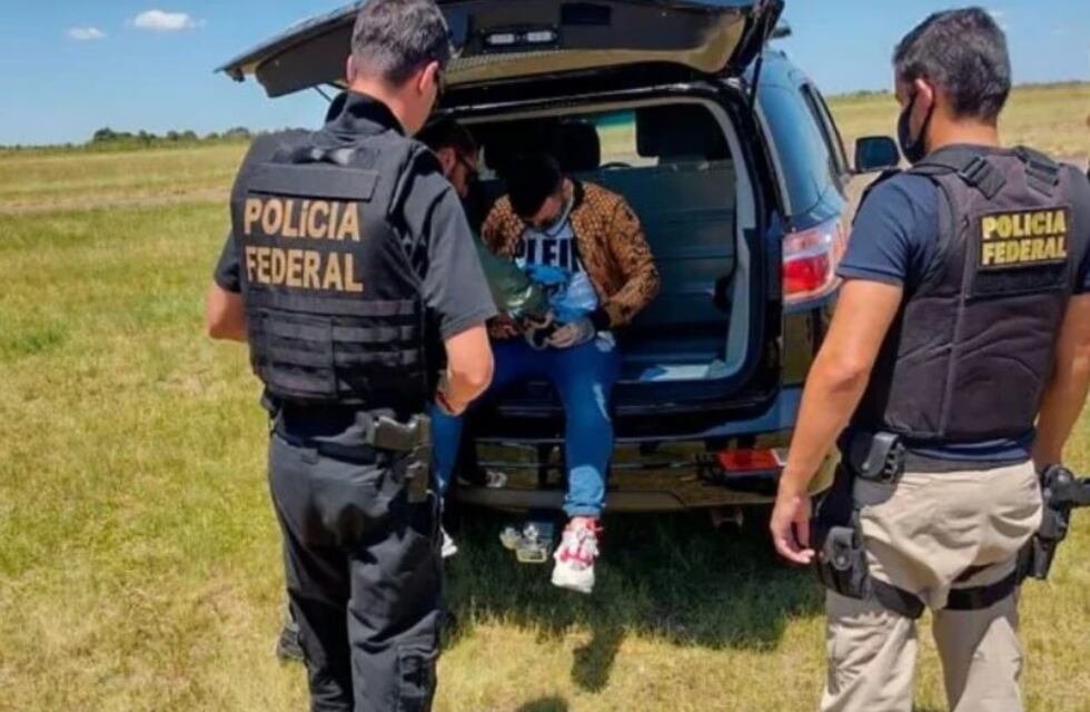 El automóvil del narco que vendía hamburguesas bañadas en oro en Posadas fue hallado calcinado