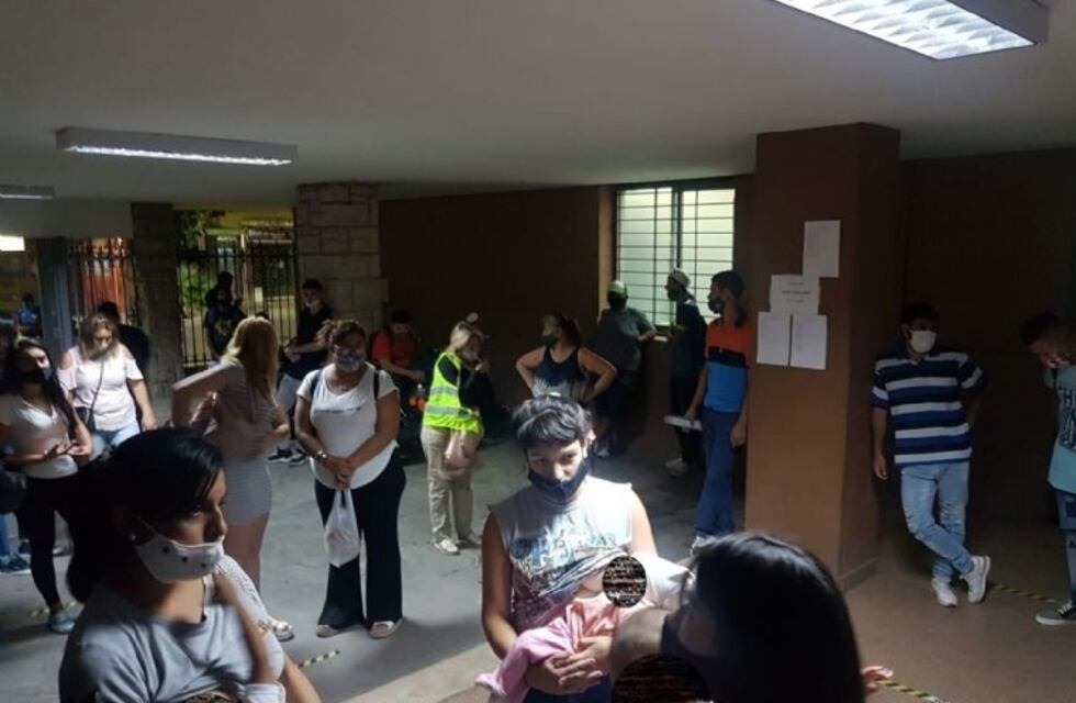 Revuelo en una escuela sanjuanina porque no permitieron el ingreso de alumnas con sus bebés