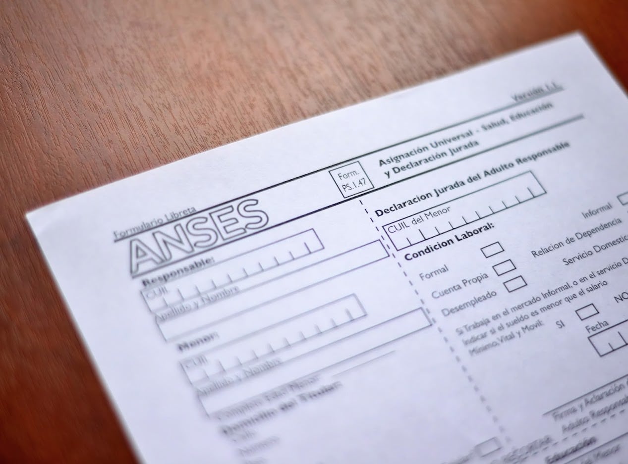Para cobrar el retenido por la AUH se debe completar un formulario y presentarlo ante Anses