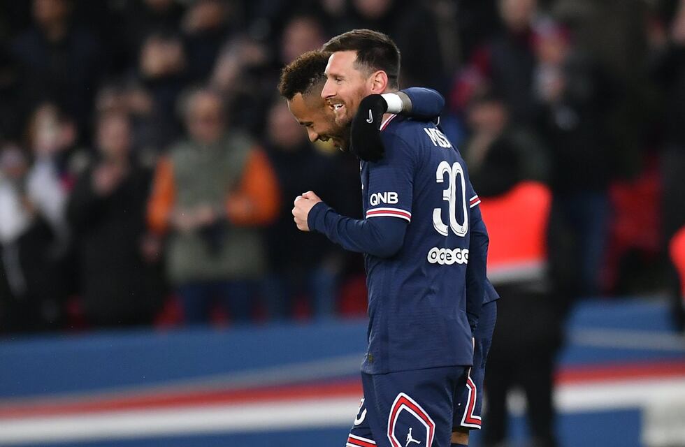 El inédito video de Lionel Messi jugando con unos nenes en su casa de Rosario